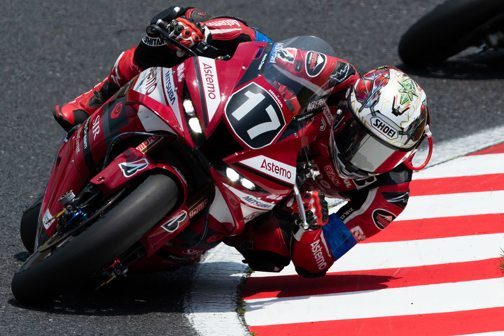 鈴鹿8時間耐久ロードレース その４ 肘擦り＆擦りそう_a0003166_19150684.jpg