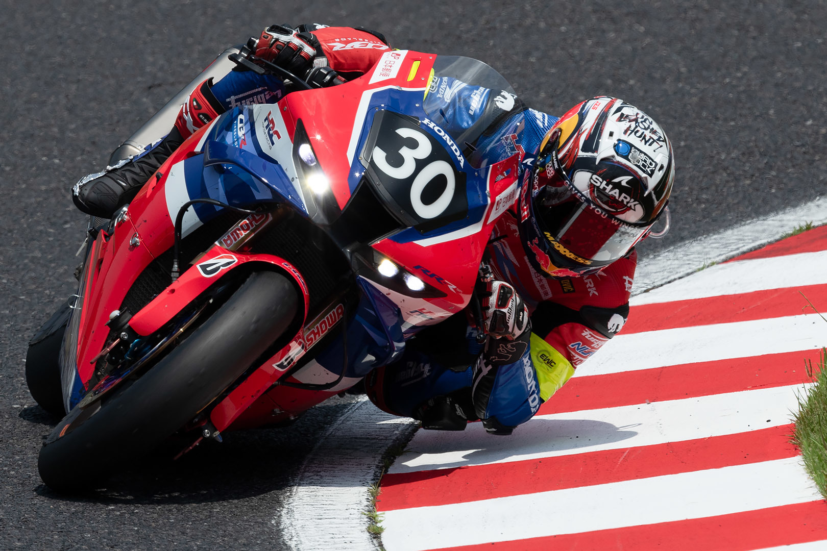 鈴鹿8時間耐久ロードレース その４ 肘擦り＆擦りそう_a0003166_19151125.jpg
