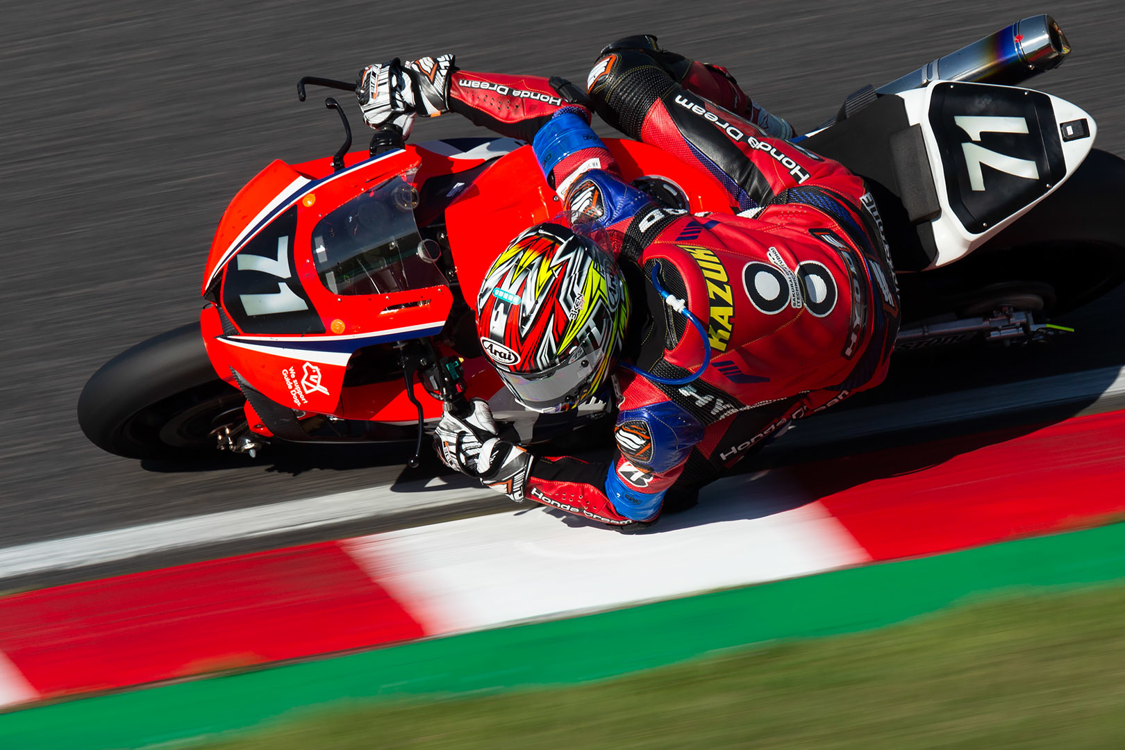 鈴鹿8時間耐久ロードレース その４ 肘擦り＆擦りそう_a0003166_19185560.jpg