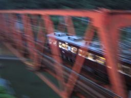 なし　橋を渡る電車_a0003166_1921482.jpg