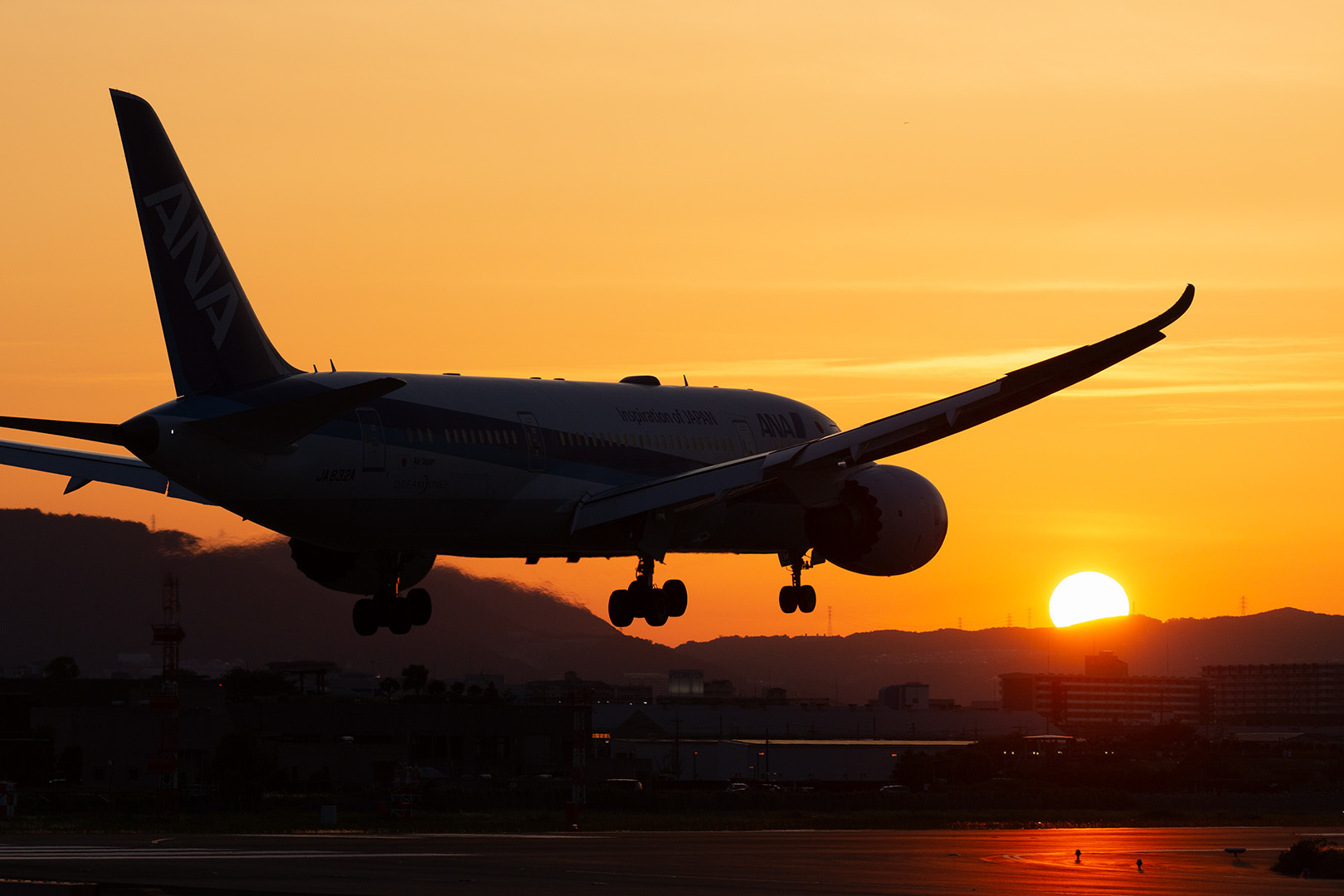 夕焼け 飛行機 （大阪空港 伊丹空港 千里川）_a0003166_19312121.jpg