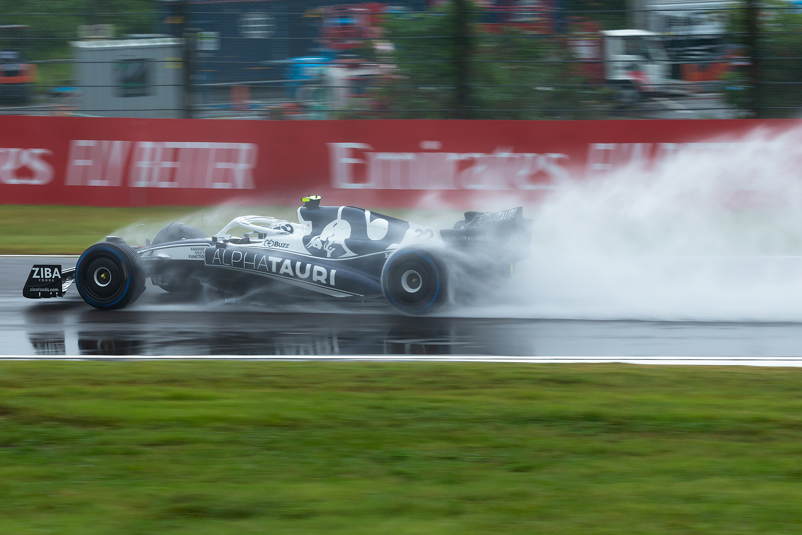 F1 水しぶき（ＦＰ１ ２コーナーからＳ字の間）_a0003166_19385957.jpg