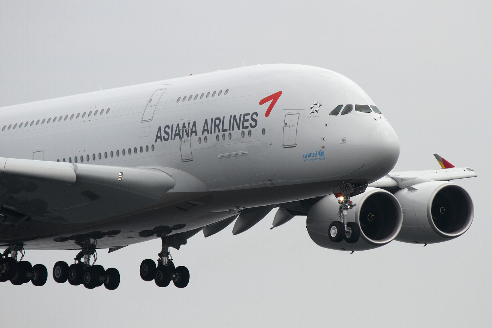 ３機のエアバスＡ３８０　（関空、8/13）_a0003166_19481498.jpg