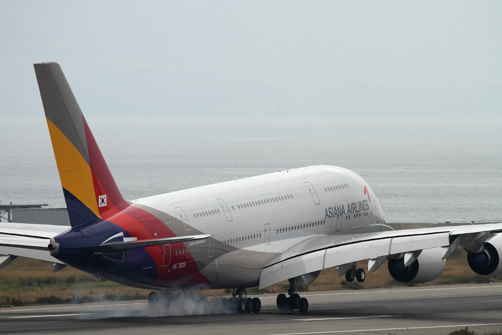 ３機のエアバスＡ３８０　（関空、8/13）_a0003166_19481717.jpg