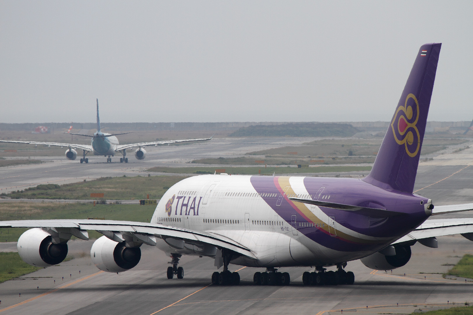 ３機のエアバスＡ３８０　（関空、8/13）_a0003166_19482375.jpg