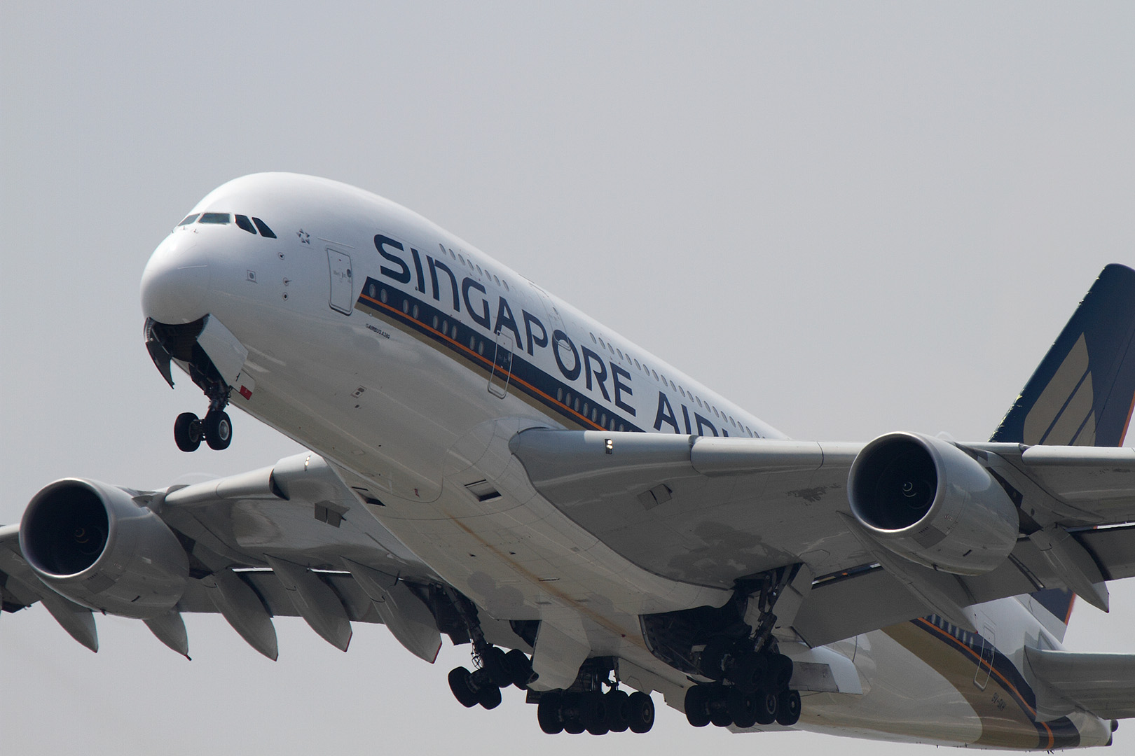 ３機のエアバスＡ３８０　（関空、8/13）_a0003166_19482625.jpg