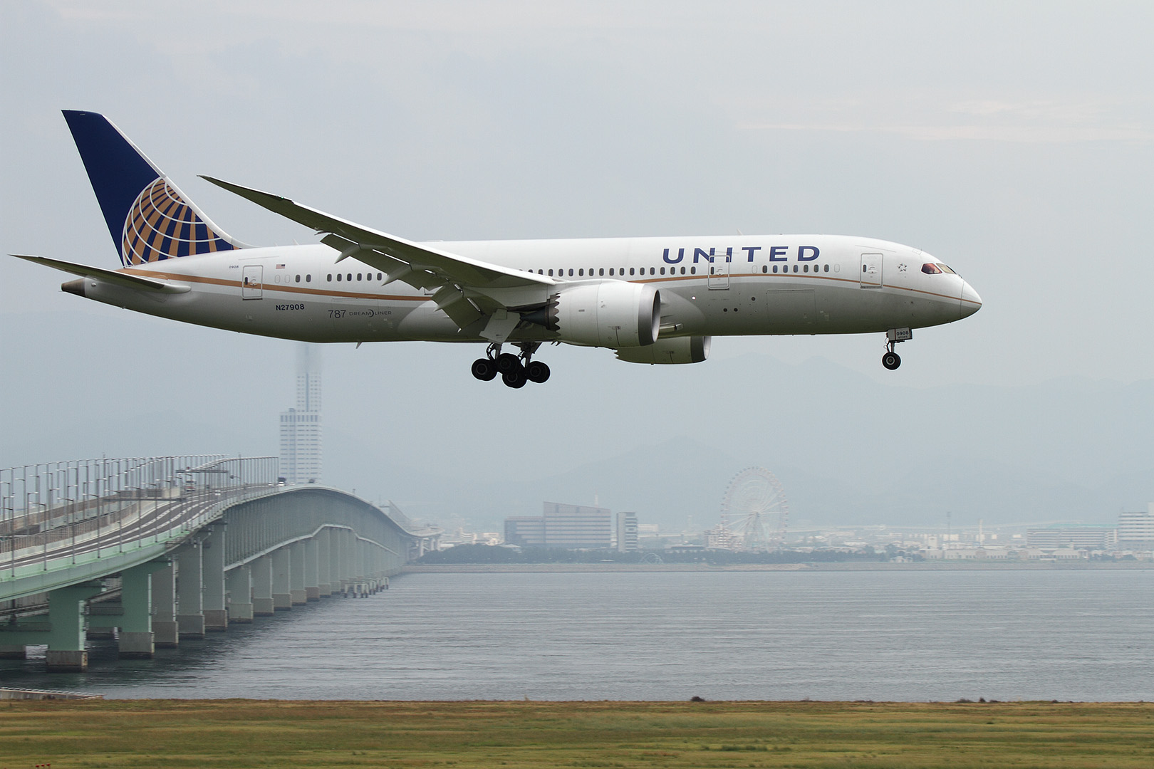 関空 （8/13）_a0003166_195753.jpg