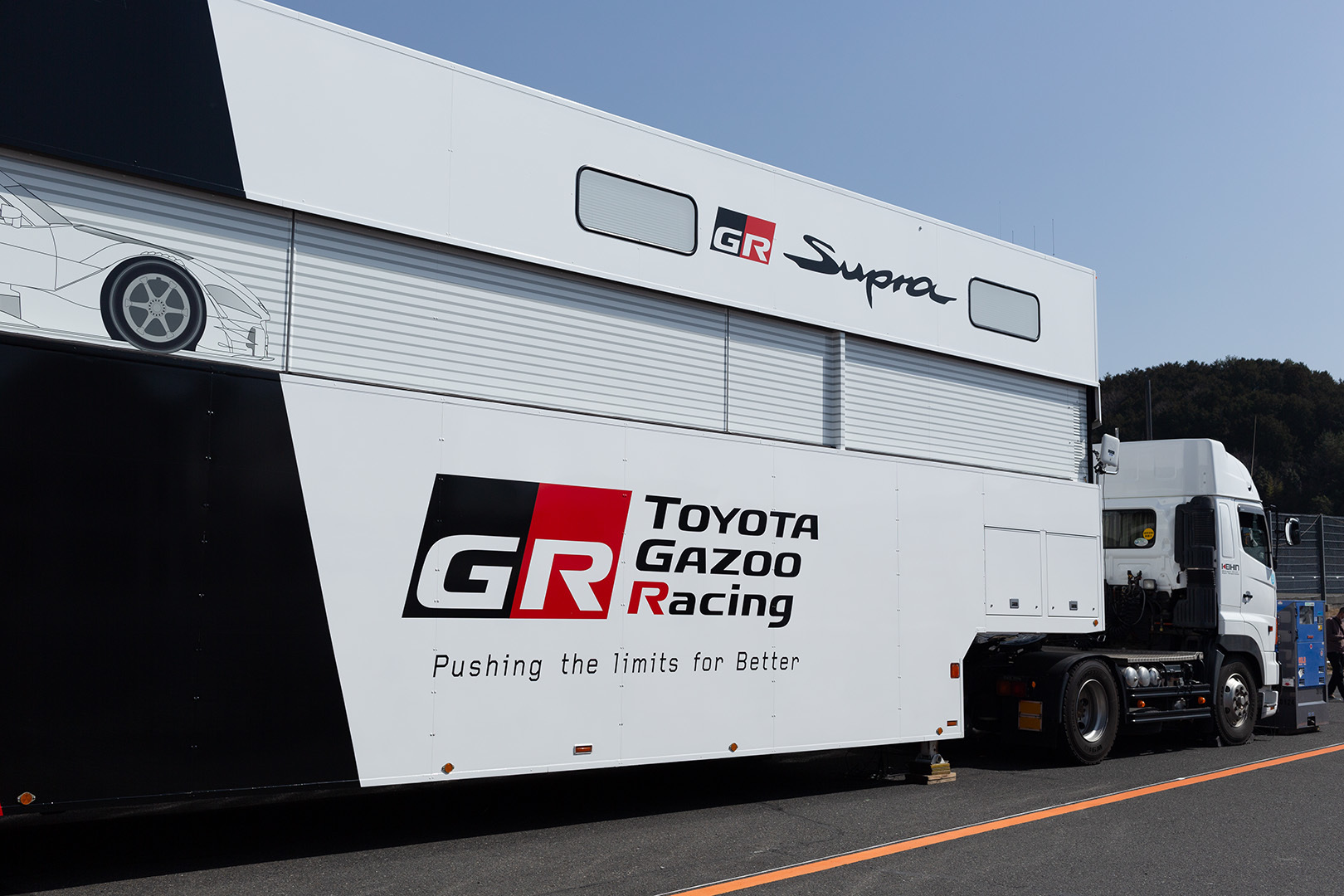 SUPER GT トランスポーターなど （岡山テスト）_a0003166_20002067.jpg