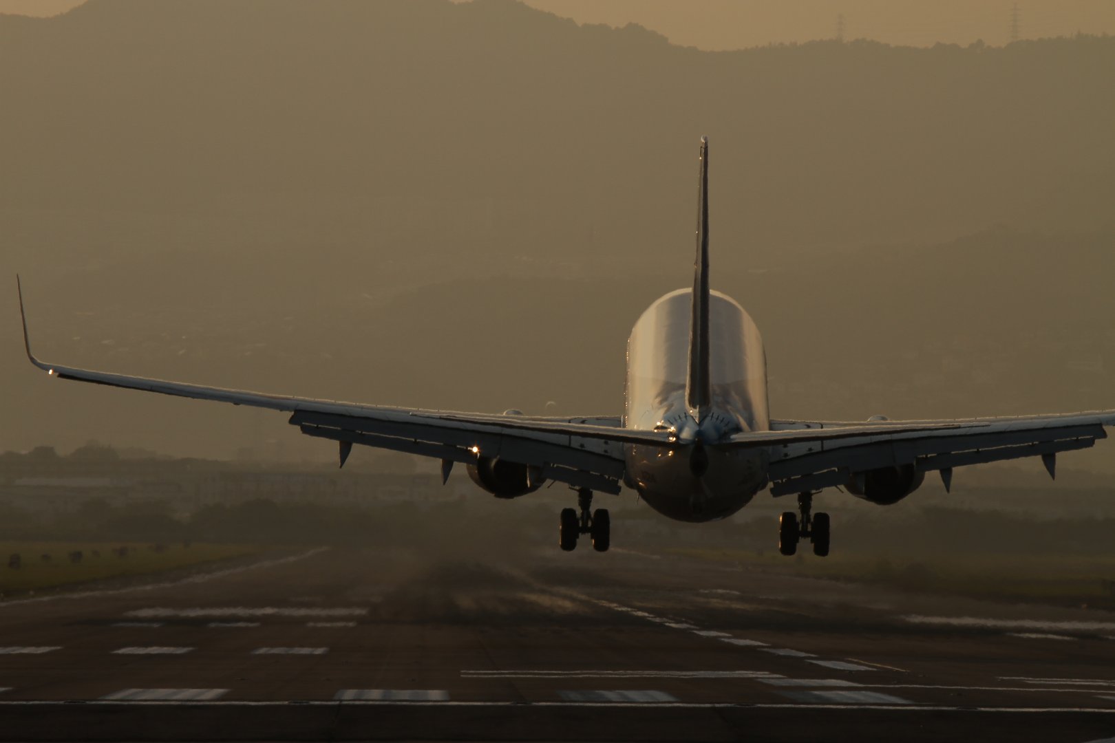 飛行機　（千里川）_a0003166_2053542.jpg