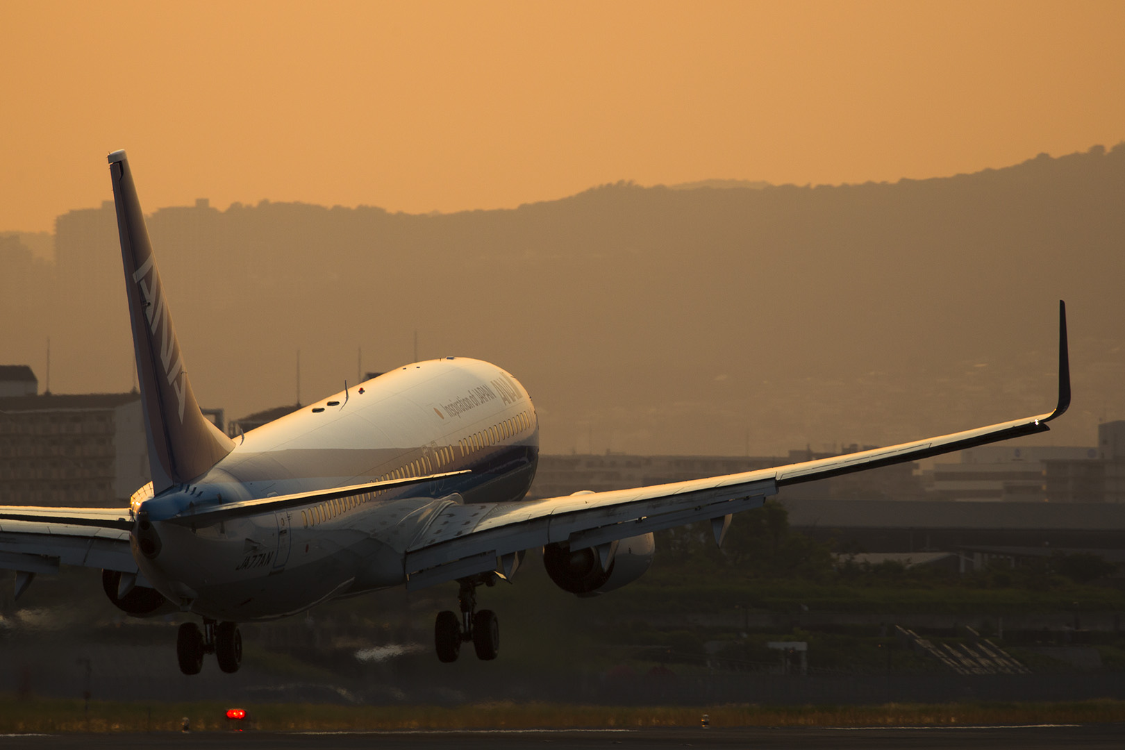 飛行機　夕焼け （伊丹空港 千里川）_a0003166_2081833.jpg