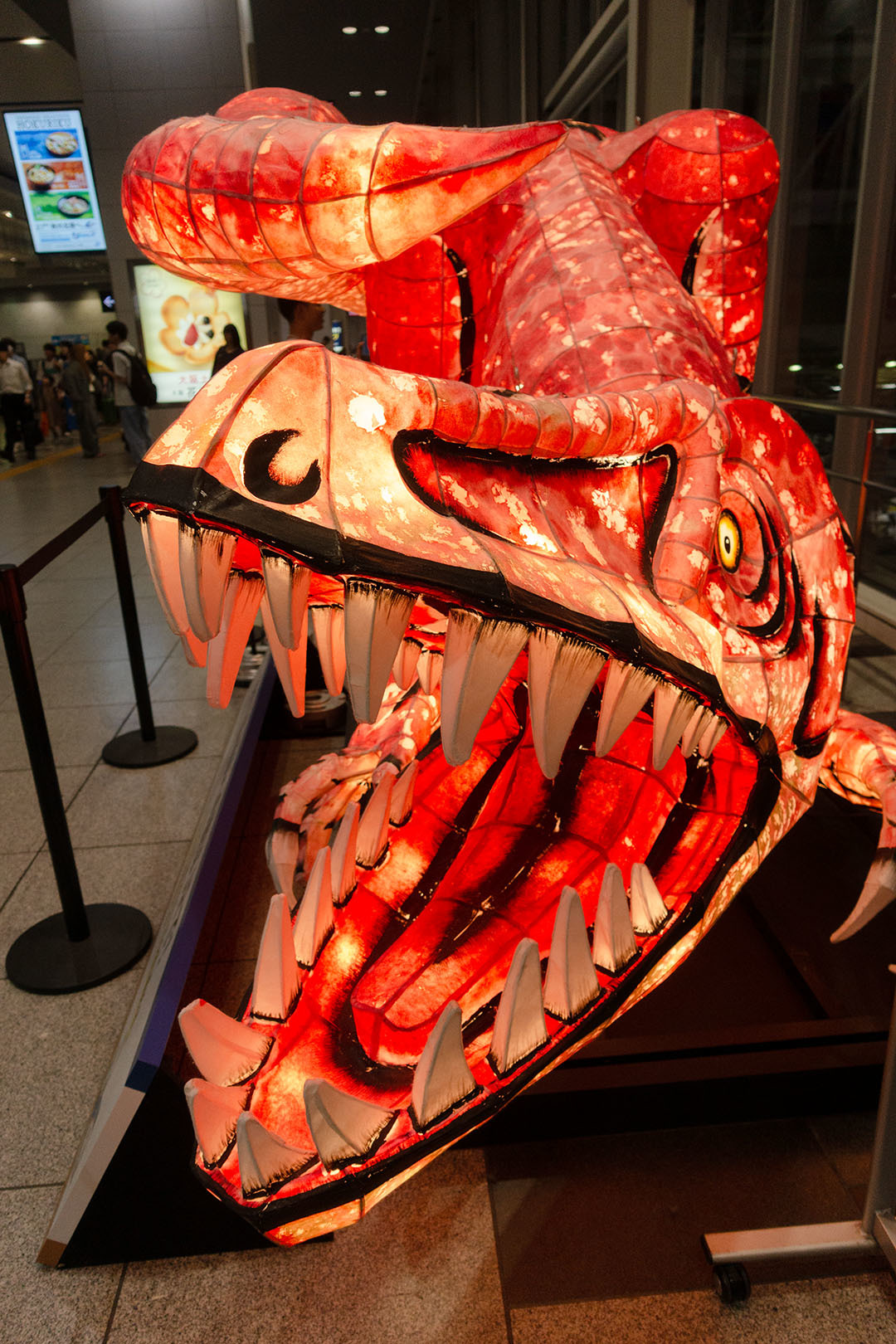 大阪駅の恐竜_a0003166_21260045.jpg