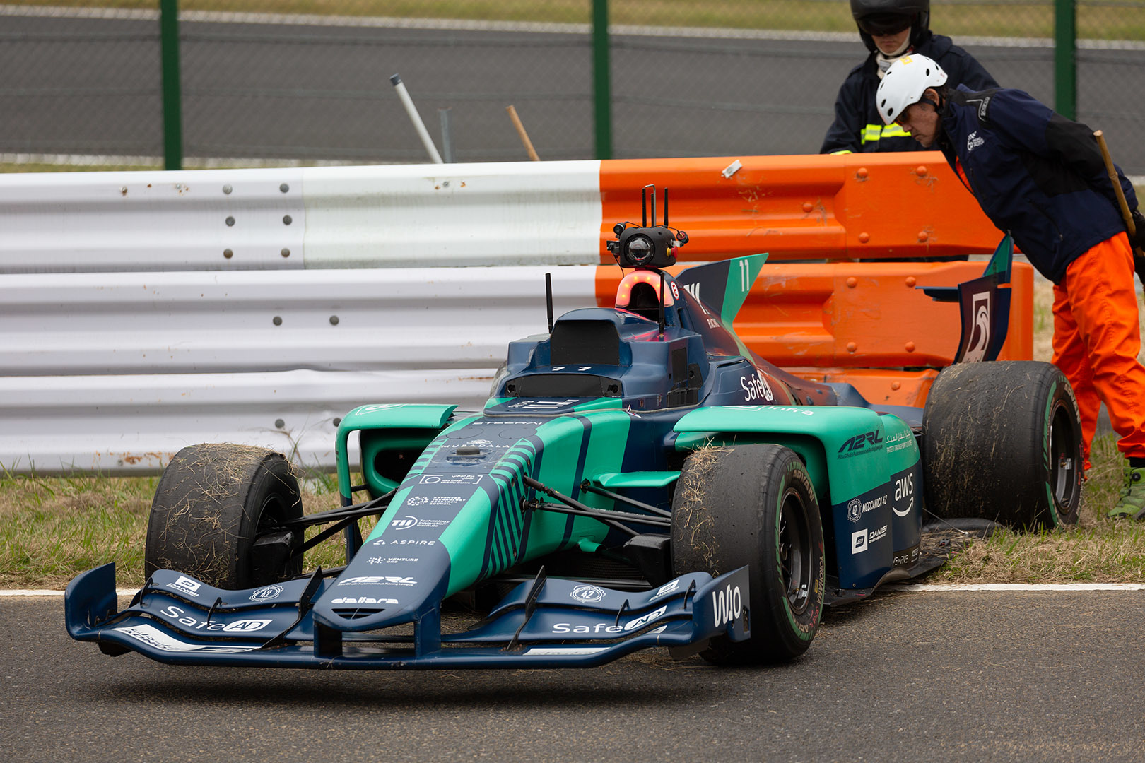 A2RL 自動運転フォーミュラカー クラッシュ（鈴鹿サーキット ヘアピン）_a0003166_21285938.jpg