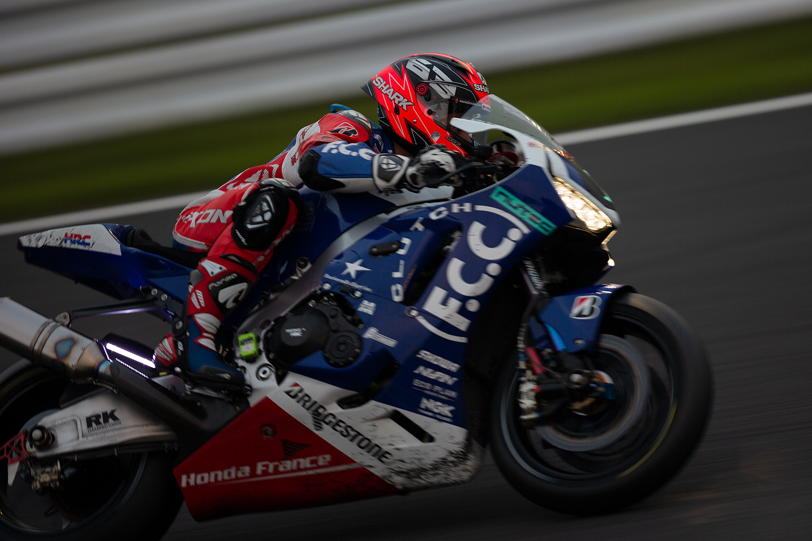 鈴鹿８時間耐久ロードレース（その３）_a0003166_21360559.jpg