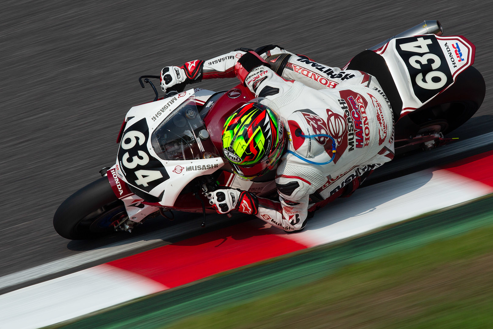 鈴鹿８時間耐久ロードレース（その３）_a0003166_21360774.jpg