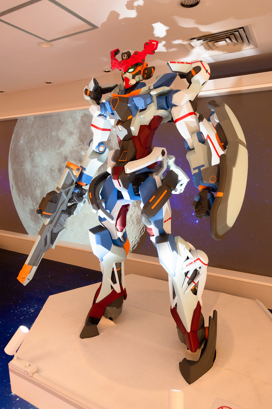 大丸梅田店 いろんな像（ガンダム、マクロス、ゴジラ、悟空、ミャクミャク）_a0003166_21365182.jpg