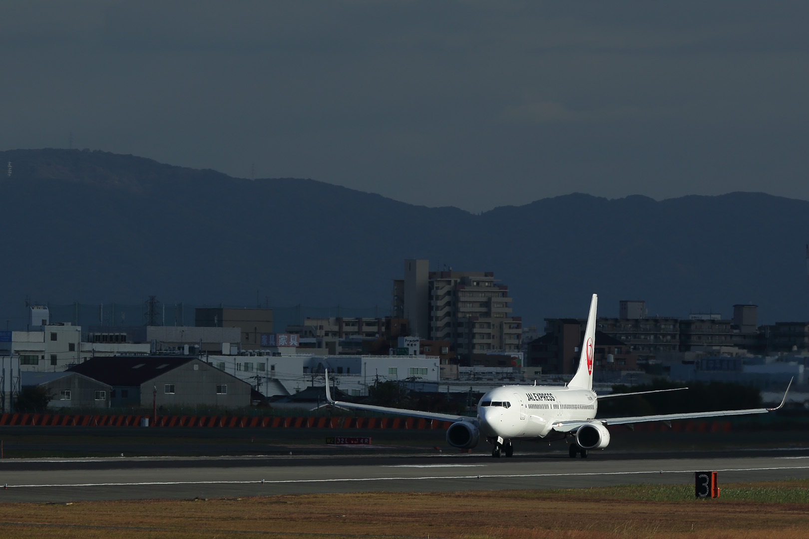 飛行機　（伊丹空港 伊丹スカイパーク）_a0003166_21402180.jpg
