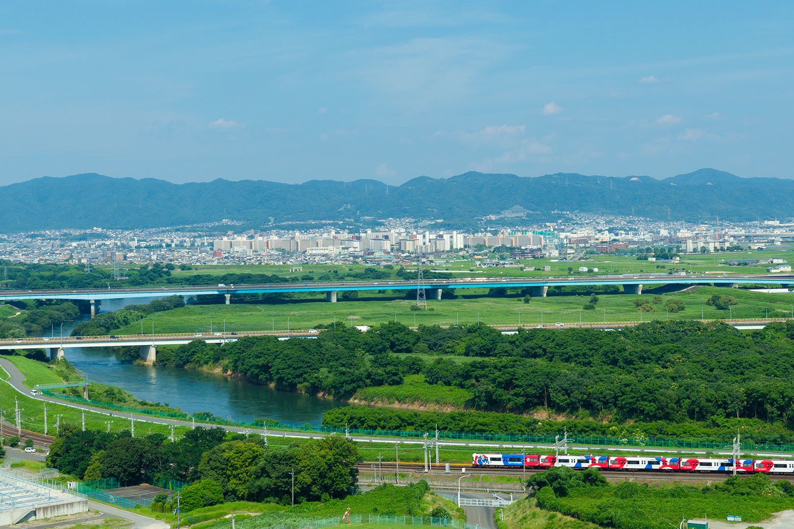 さすてな京都 展望台からの眺め 京阪 大阪・関西万博ラッピング列車_a0003166_21522093.jpg