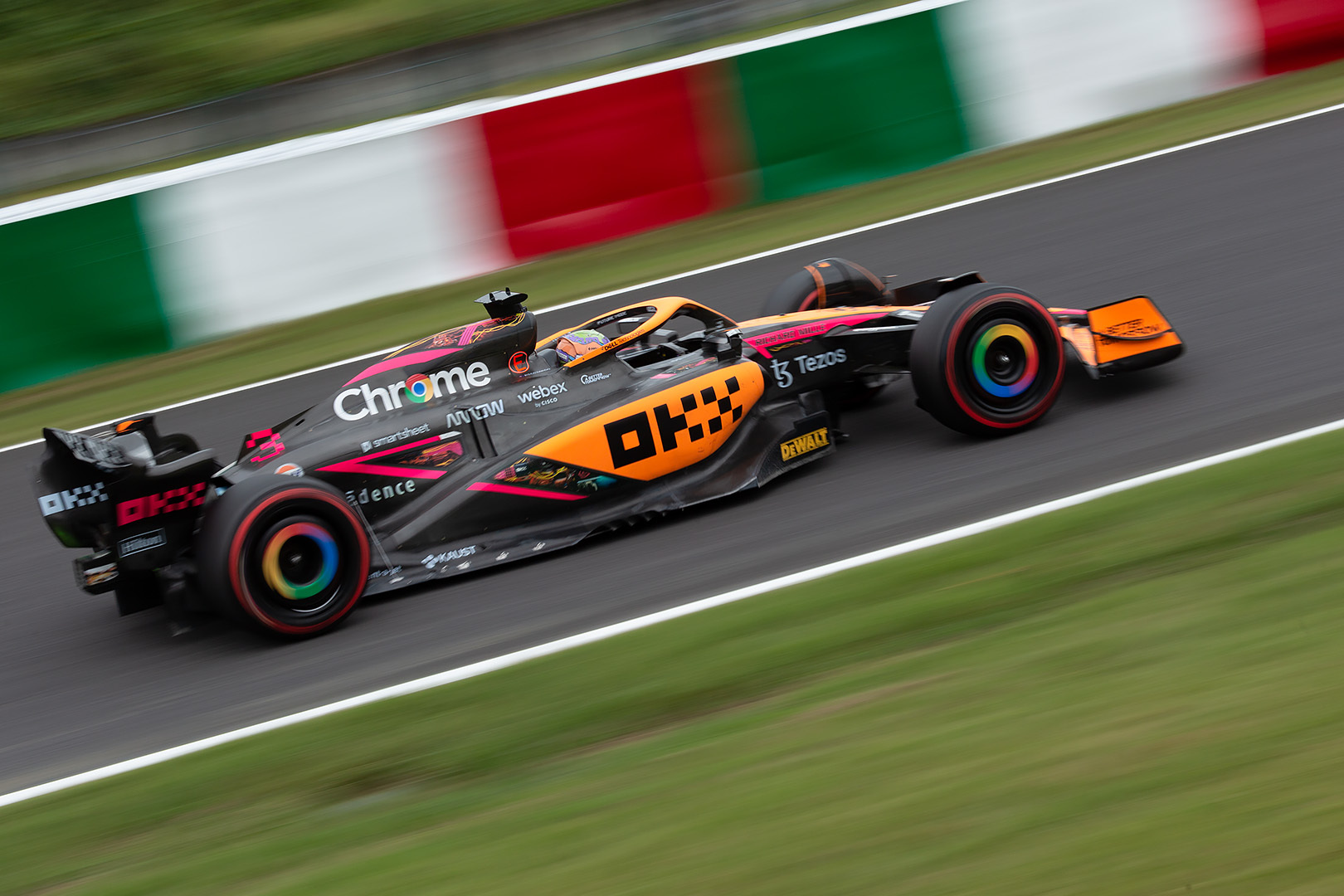F1 ＦＰ３ その４_a0003166_21553719.jpg