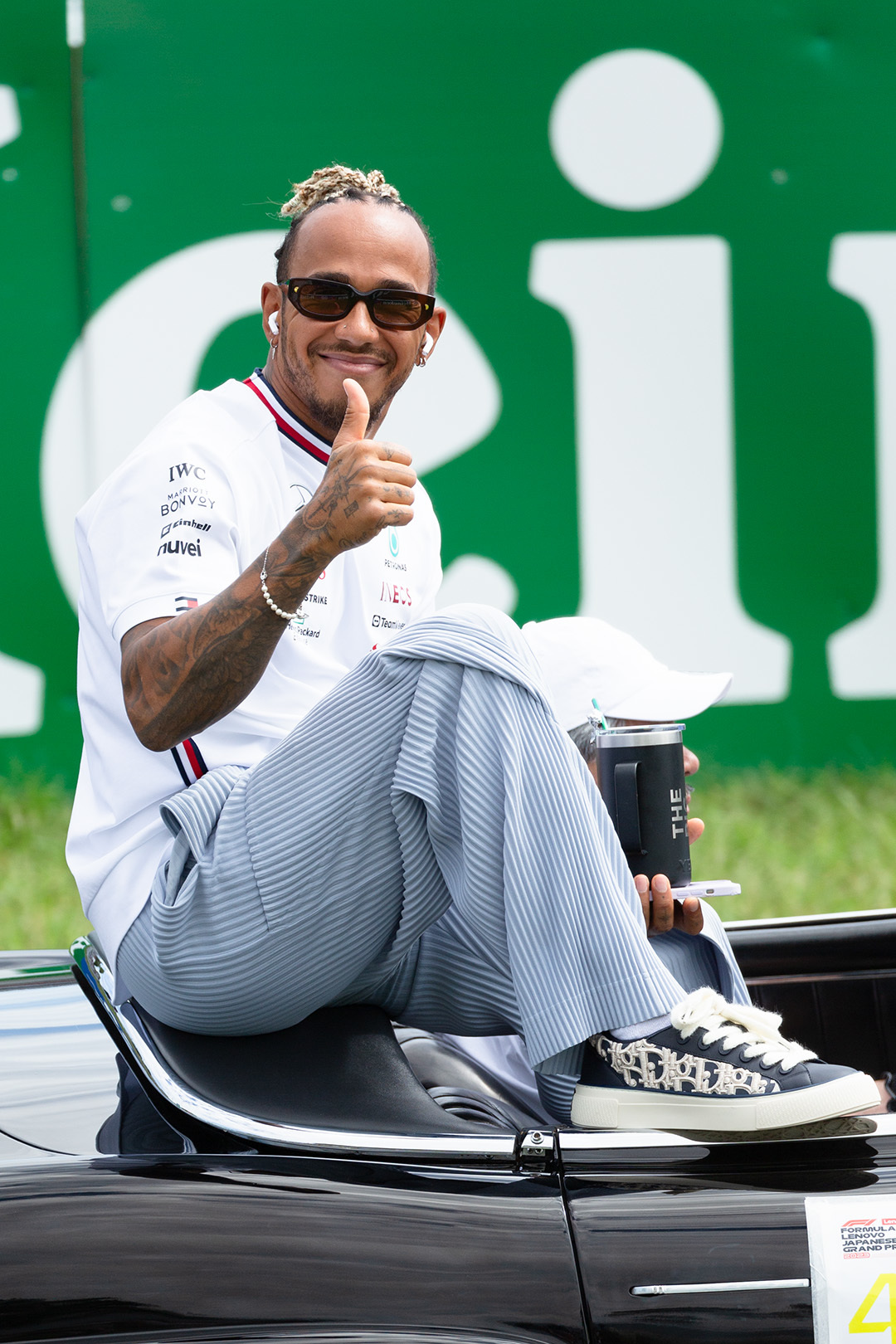 F1 ドライバーズパレード （メルセデス ハミルトン、ラッセル）_a0003166_21585940.jpg