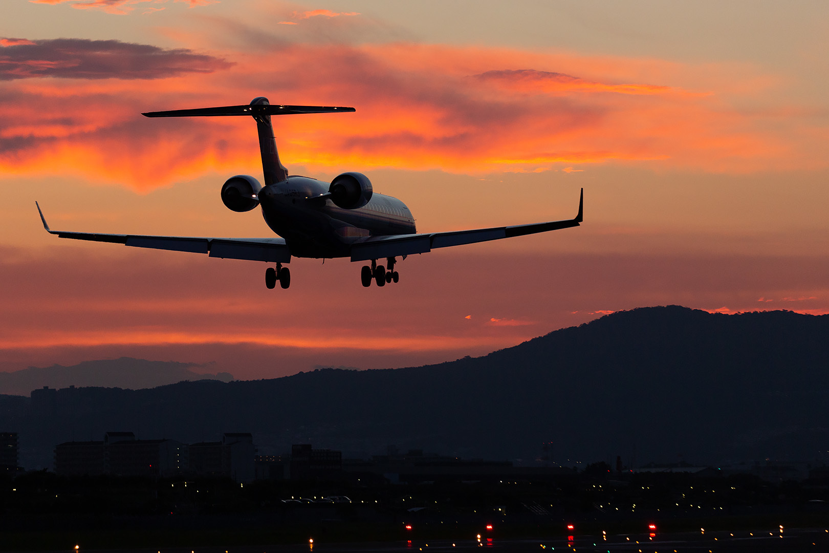 夕焼け　大阪空港_a0003166_22101526.jpg