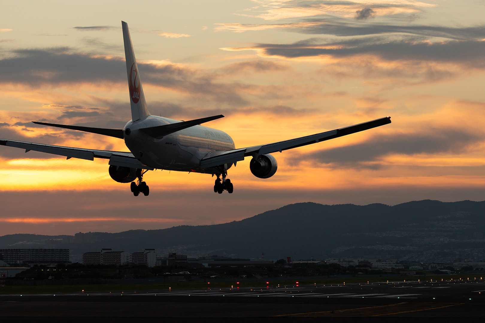 夕焼け　大阪空港_a0003166_22101591.jpg