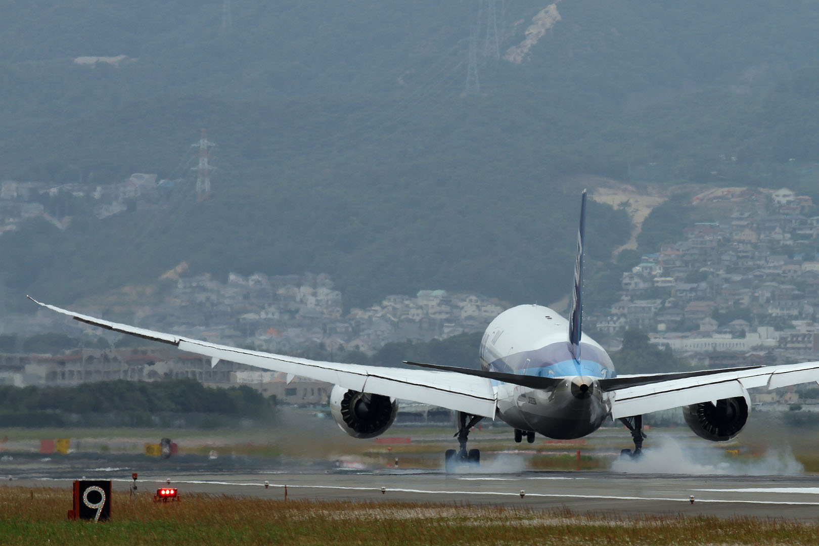 Ｂ７８７　（大阪空港 千里川）_a0003166_22175161.jpg