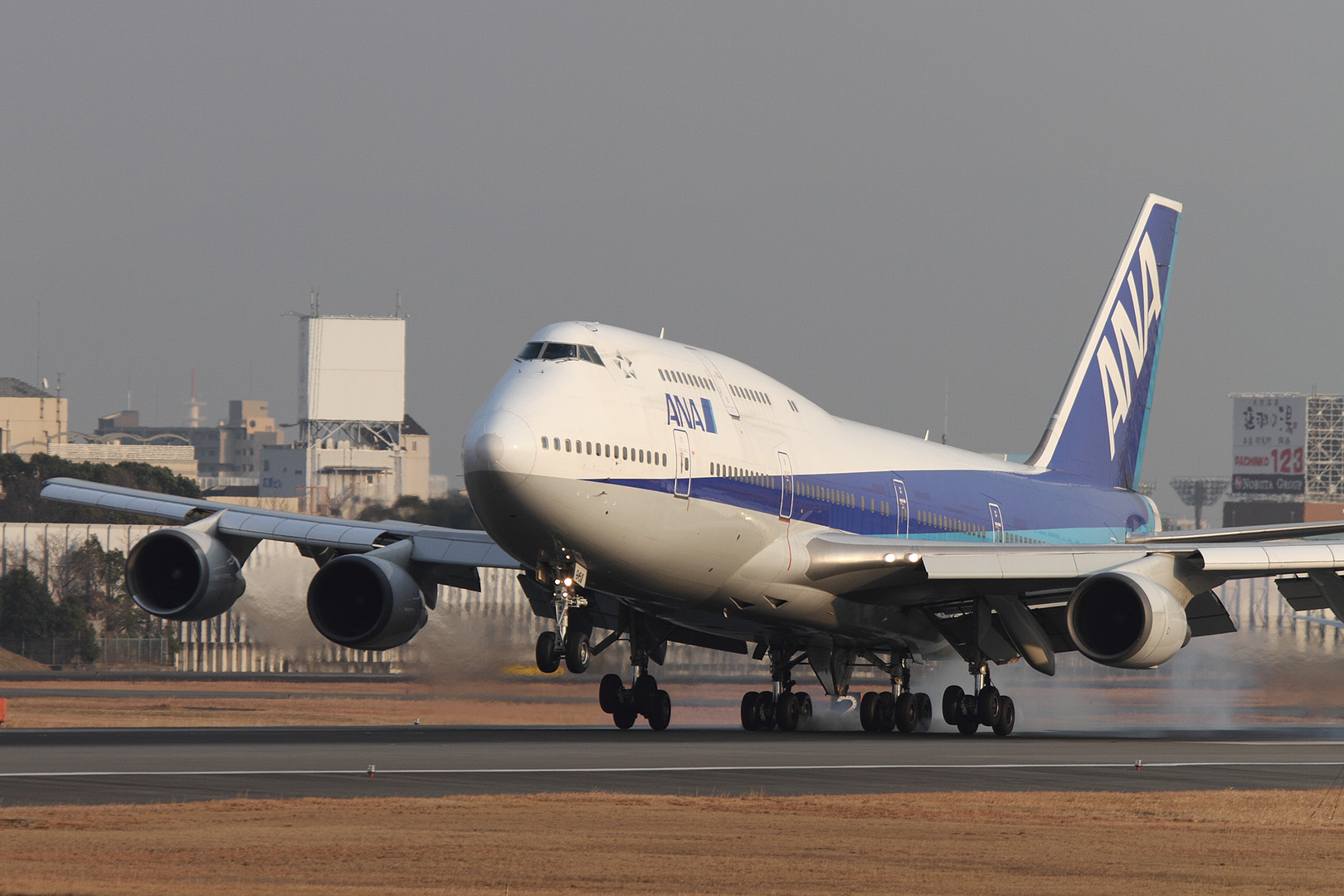 Ｂ７４７ 伊丹イベント 昼、夜 （伊丹空港 伊丹スカイパーク）_a0003166_22221440.jpg