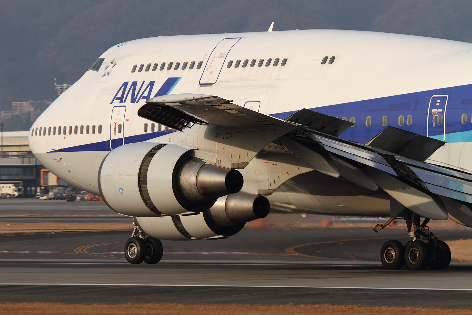 Ｂ７４７ 伊丹イベント 昼、夜 （伊丹空港 伊丹スカイパーク）_a0003166_22222245.jpg