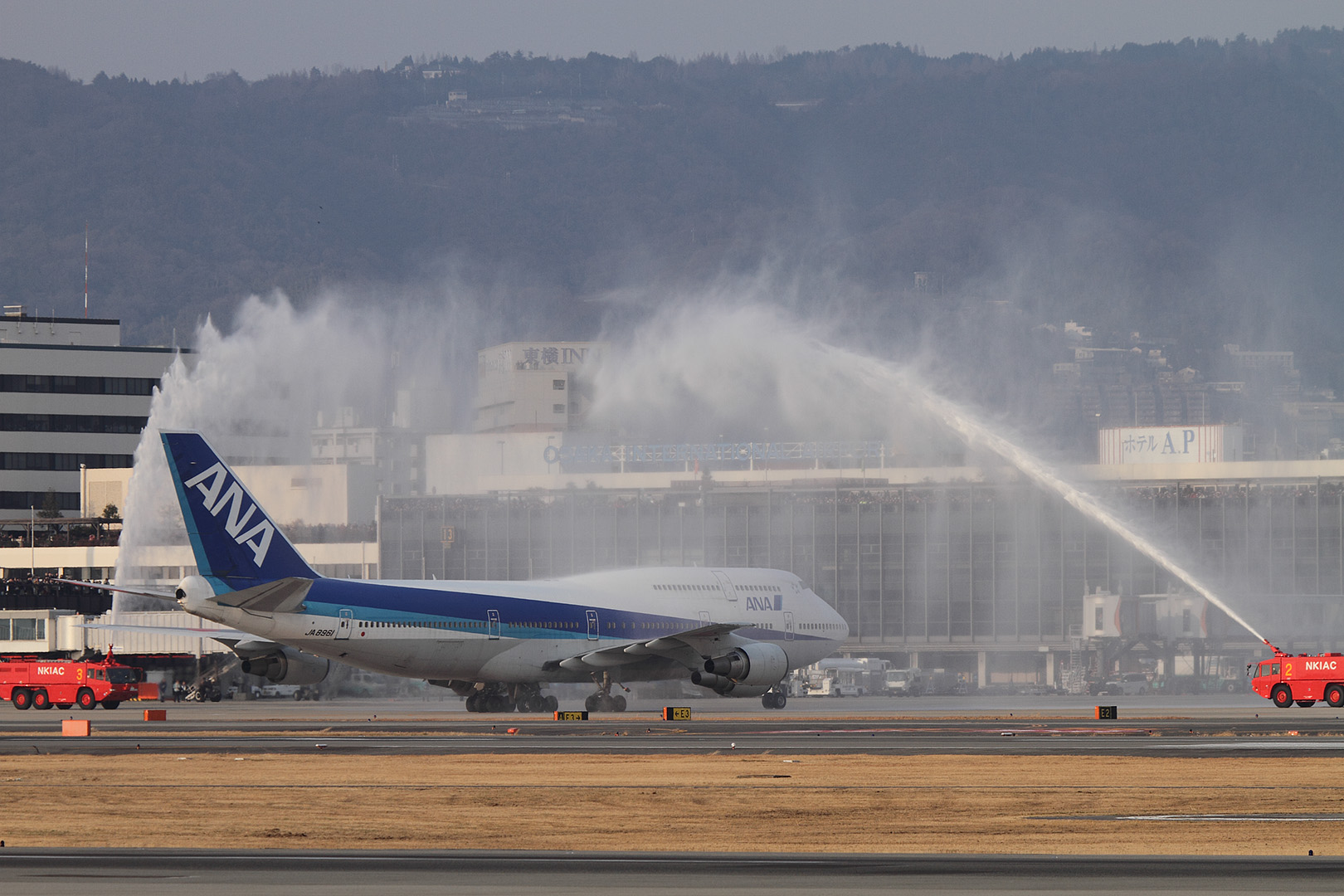 Ｂ７４７ 伊丹イベント 昼、夜 （伊丹空港 伊丹スカイパーク）_a0003166_2222262.jpg
