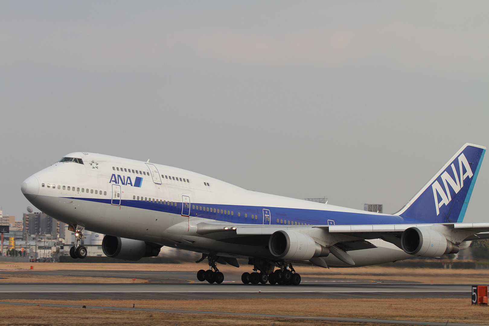 Ｂ７４７ 伊丹イベント 昼、夜 （伊丹空港 伊丹スカイパーク）_a0003166_2222371.jpg