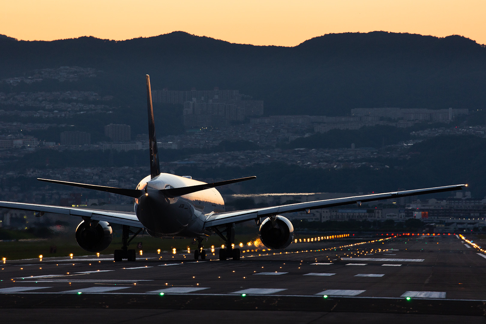 飛行機 夕焼け（伊丹空港 千里川）_a0003166_22275678.jpg