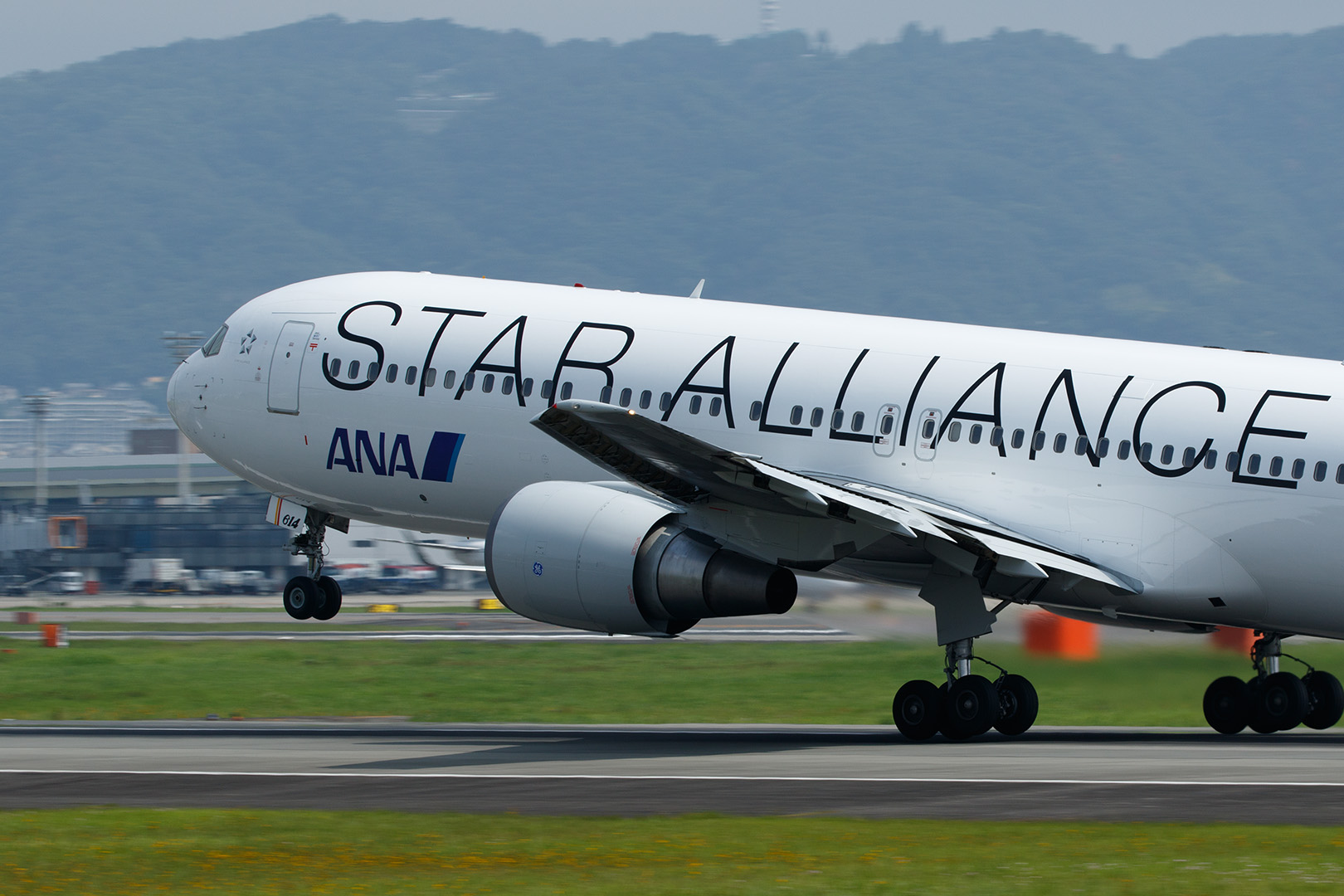 C-3PO ANA JET など （伊丹スカイパーク）_a0003166_22383893.jpg