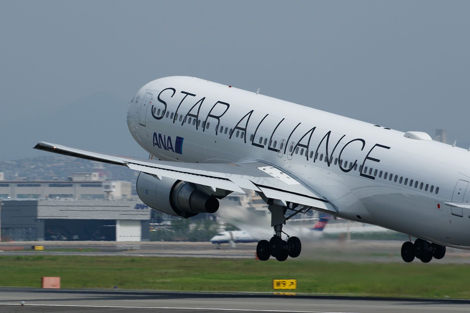 C-3PO ANA JET など （伊丹スカイパーク）_a0003166_22385027.jpg