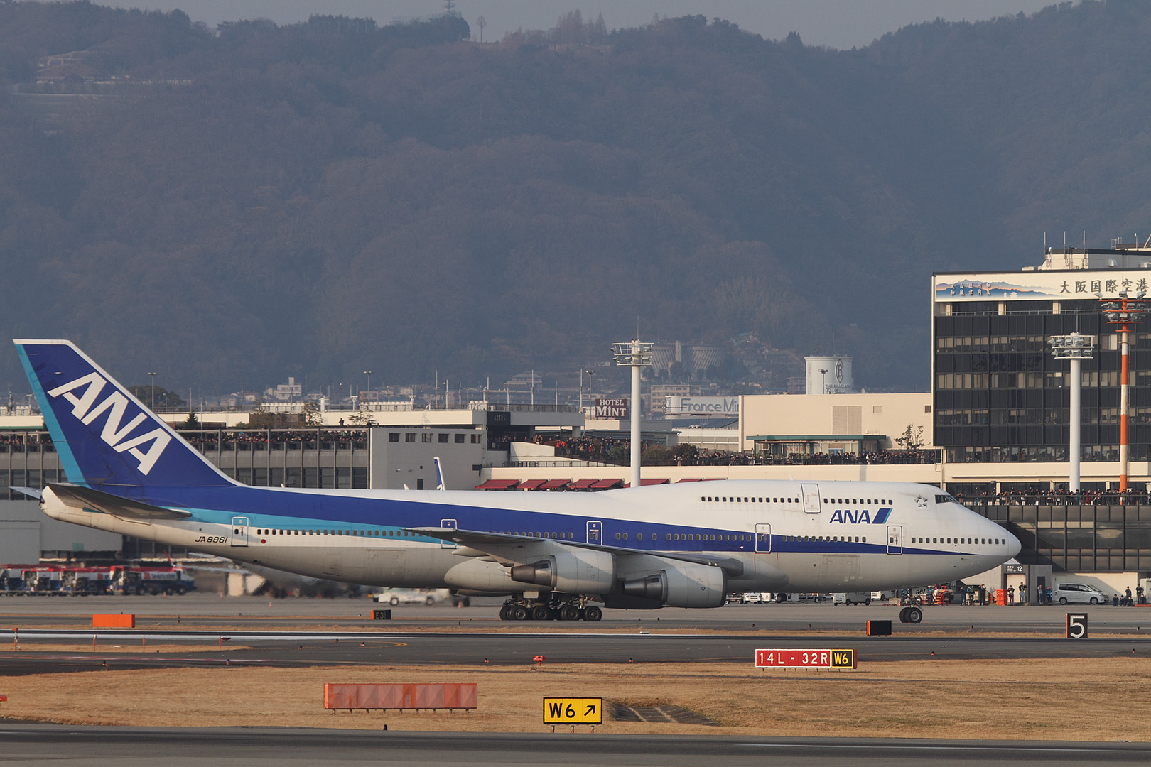 写真メモ Ｂ７４７伊丹イベントに多くの人 （伊丹スカイパーク、千里川、ターミナル）_a0003166_22414682.jpg