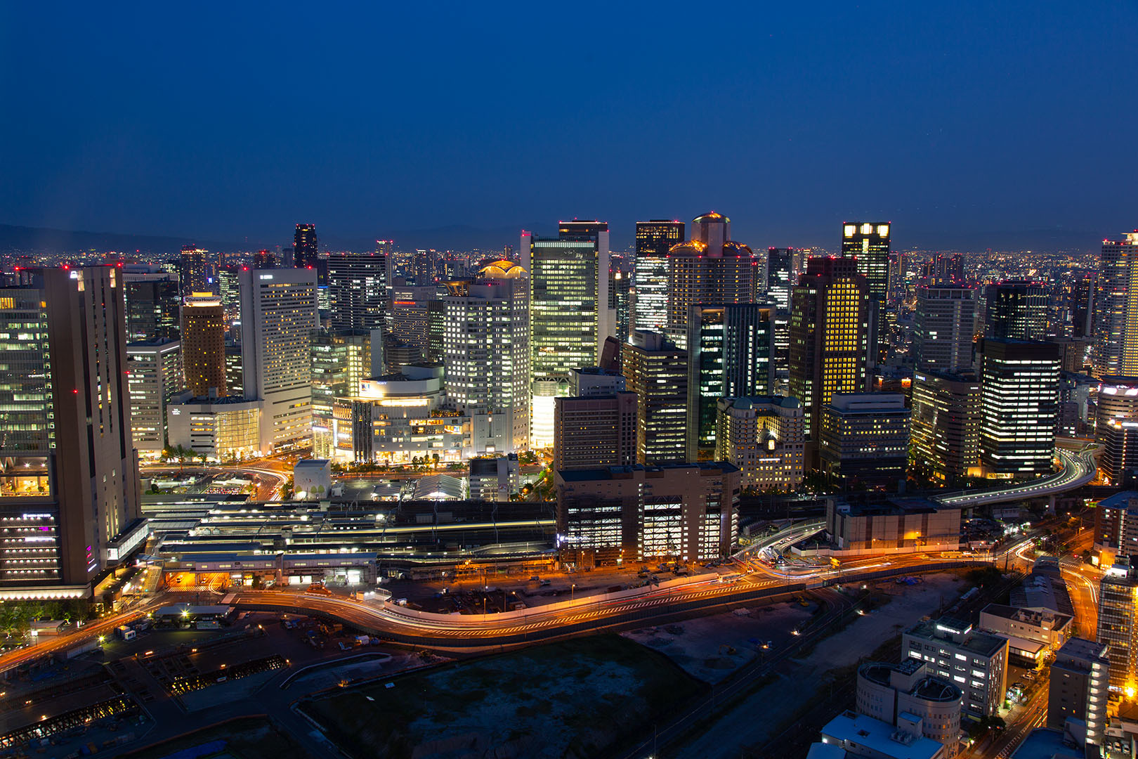 夜景 （梅田スカイビル 空中庭園展望台）_a0003166_22485225.jpg