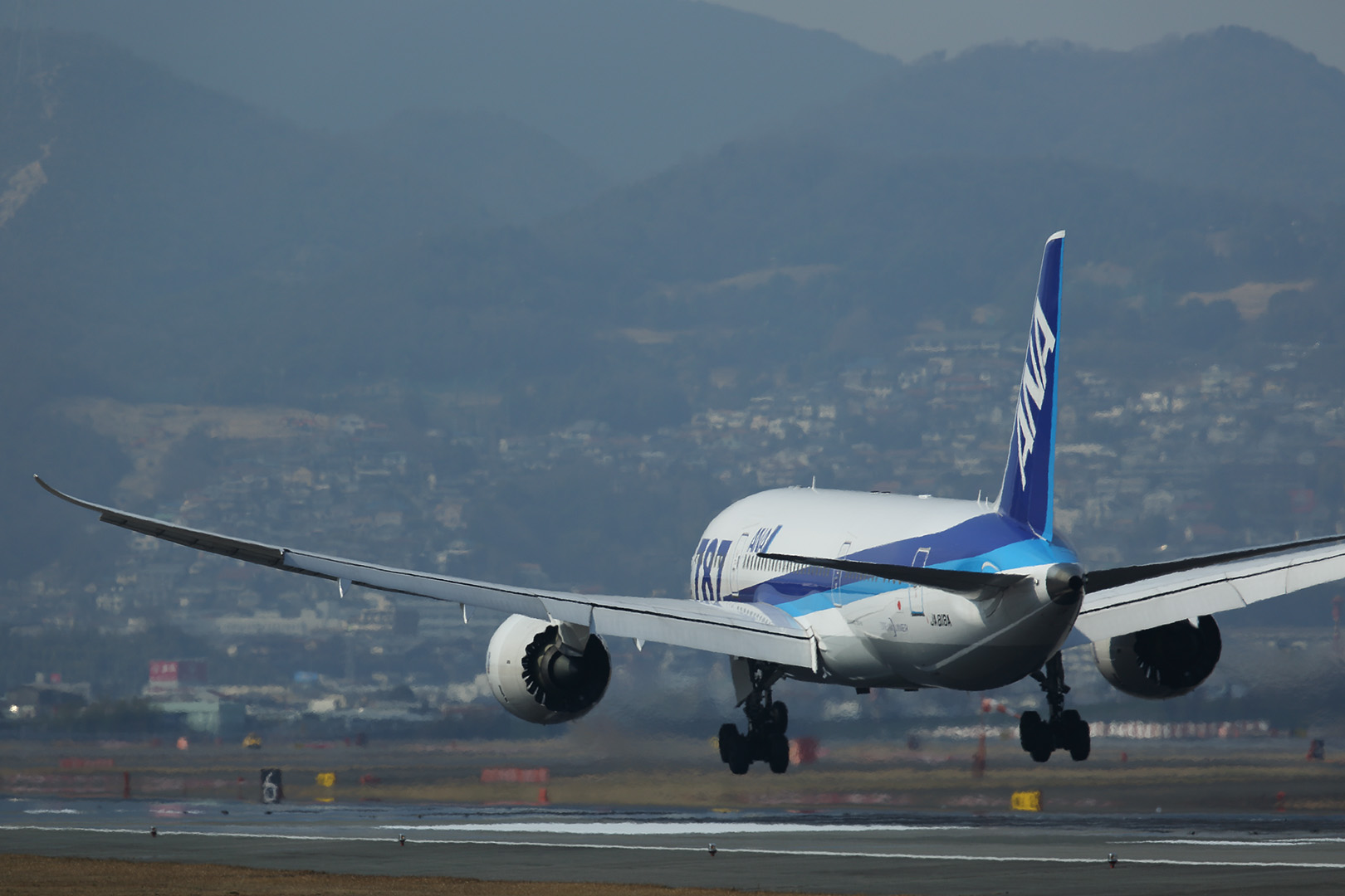 Ｂ７８７　（伊丹空港、千里川）_a0003166_22492631.jpg