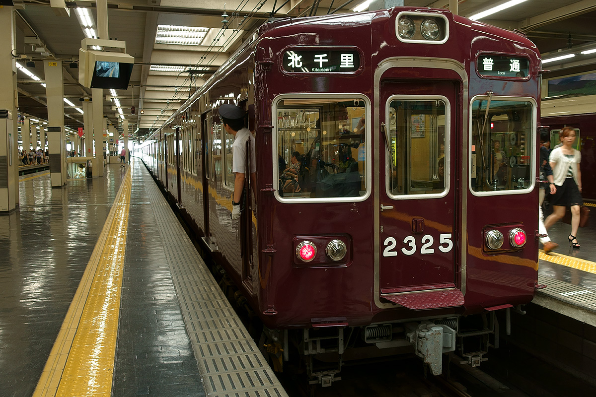 阪急 京とれいん、1300系、2300系など　（十三、梅田）_a0003166_22502440.jpg