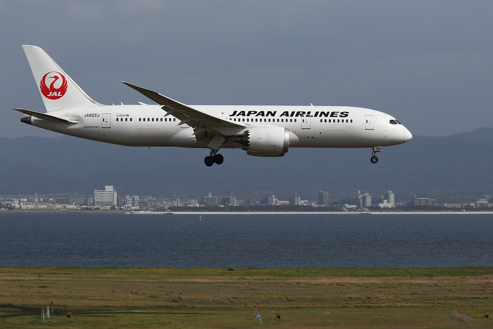 Ｂ７８７　（関空　５／６）_a0003166_2250295.jpg