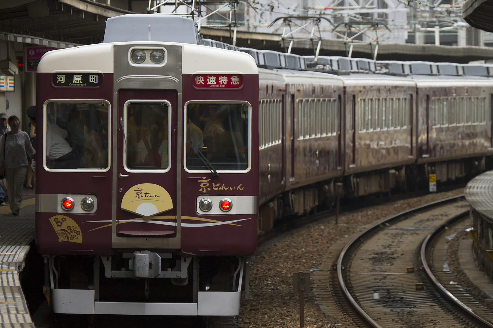 阪急 京とれいん、1300系、2300系など　（十三、梅田）_a0003166_22503024.jpg