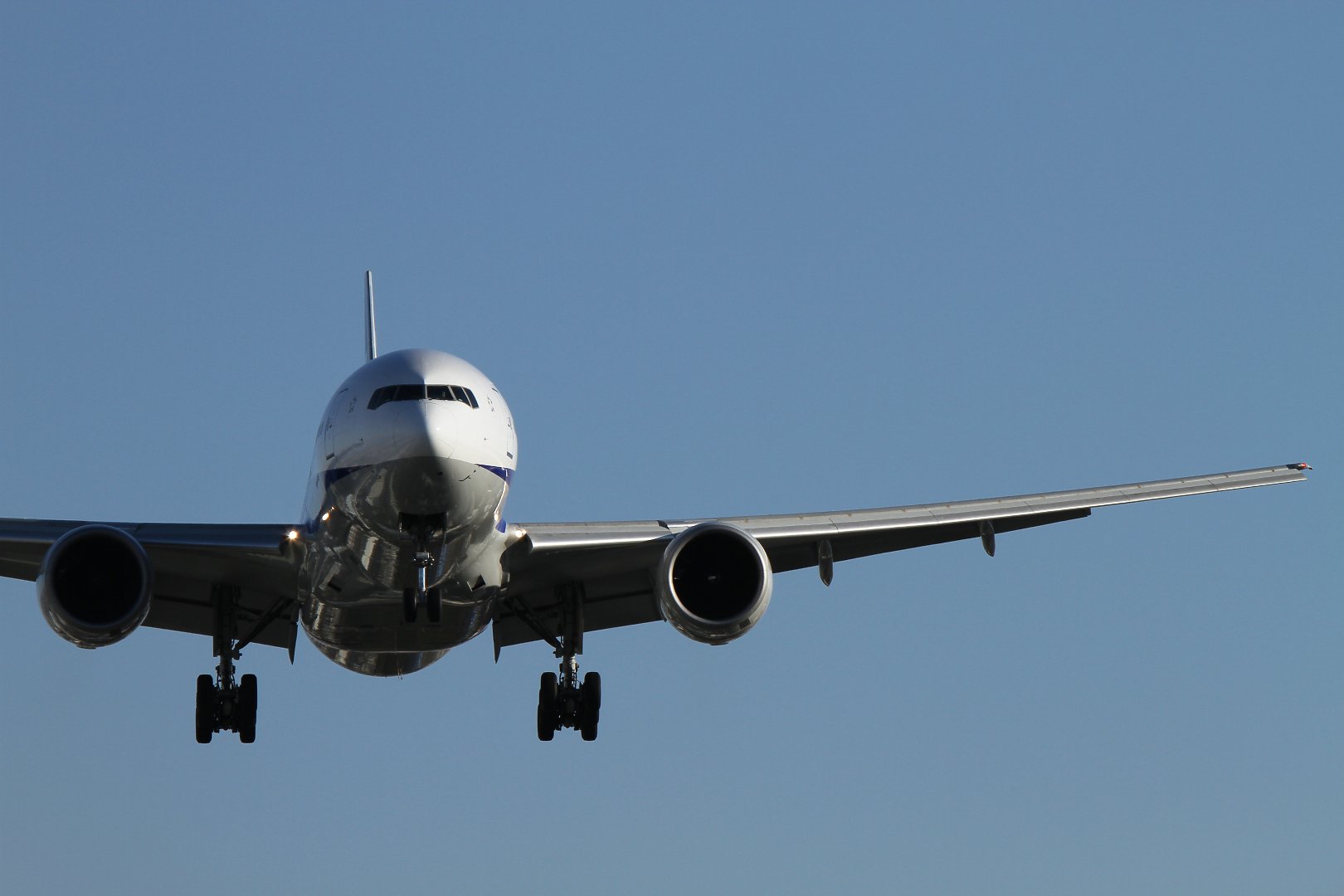 Ｂ７７７、ＣＲＪ　（伊丹空港、千里川）_a0003166_22525948.jpg