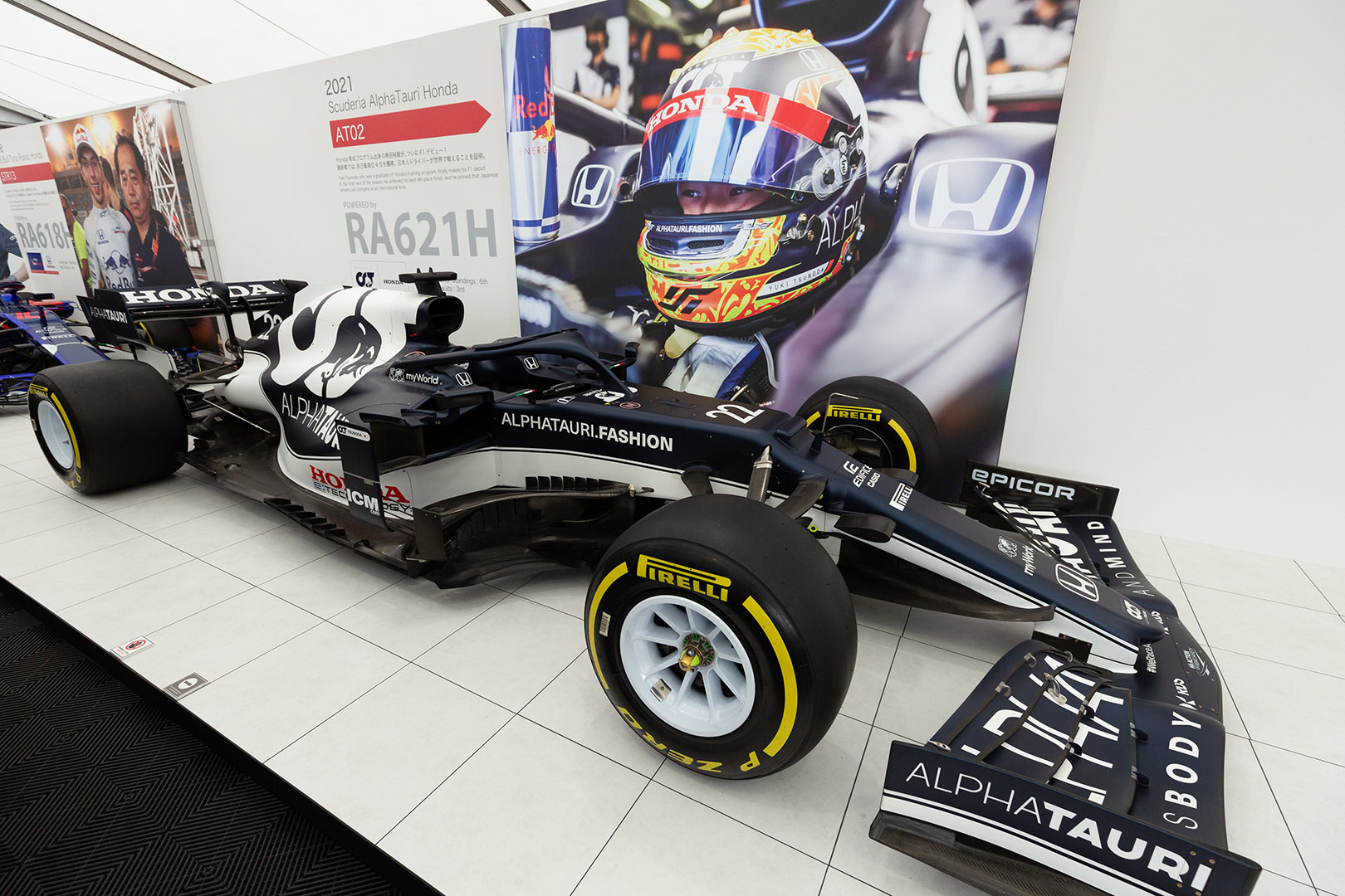 F1 展示など_a0003166_22535566.jpg