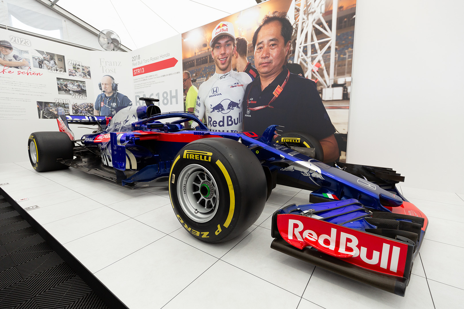 F1 展示など_a0003166_22535663.jpg