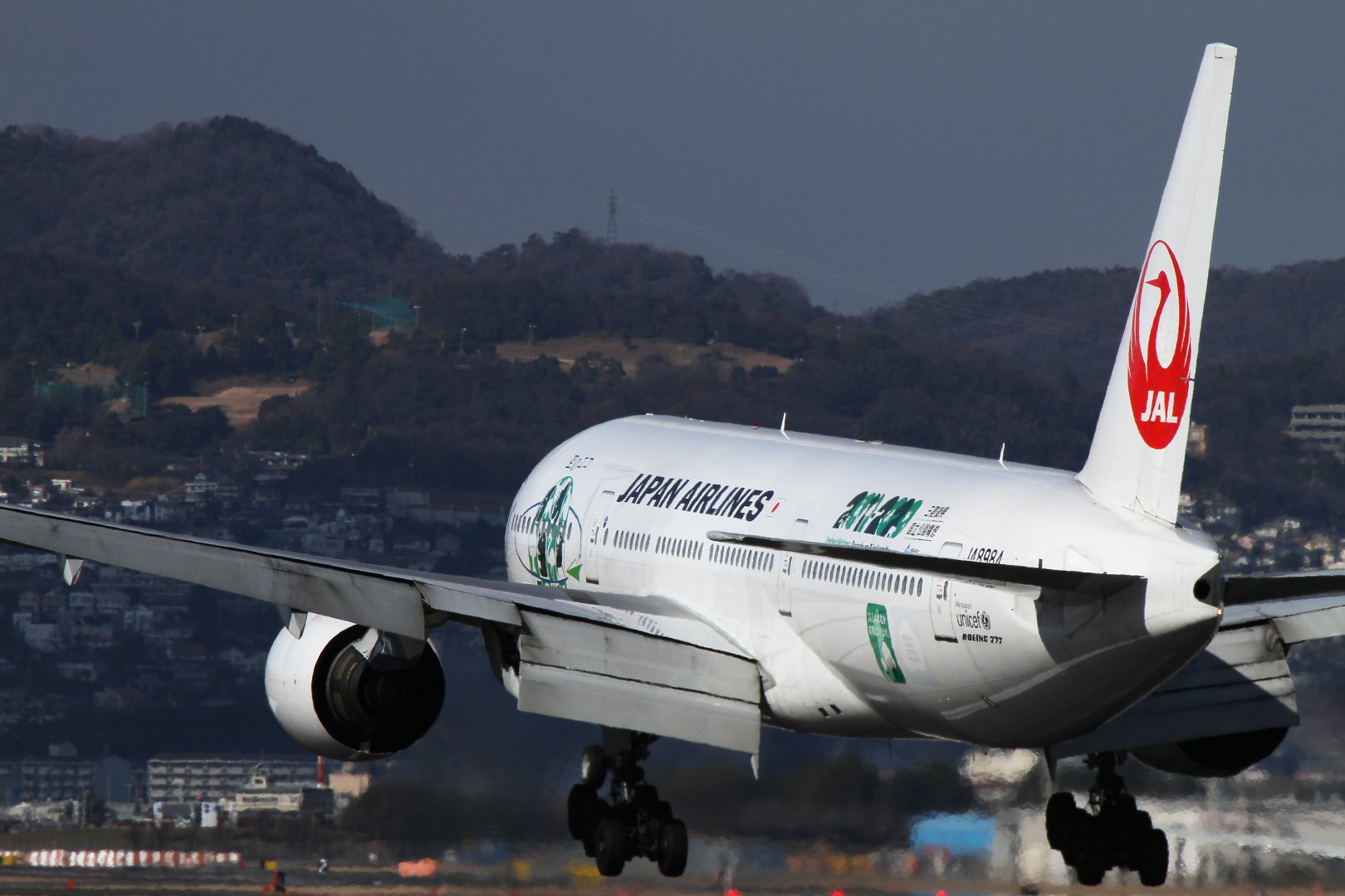 飛行機 B777 B787 （伊丹空港 千里川）_a0003166_22571320.jpg