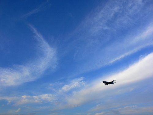 雲と飛行機２_a0003166_22593256.jpg