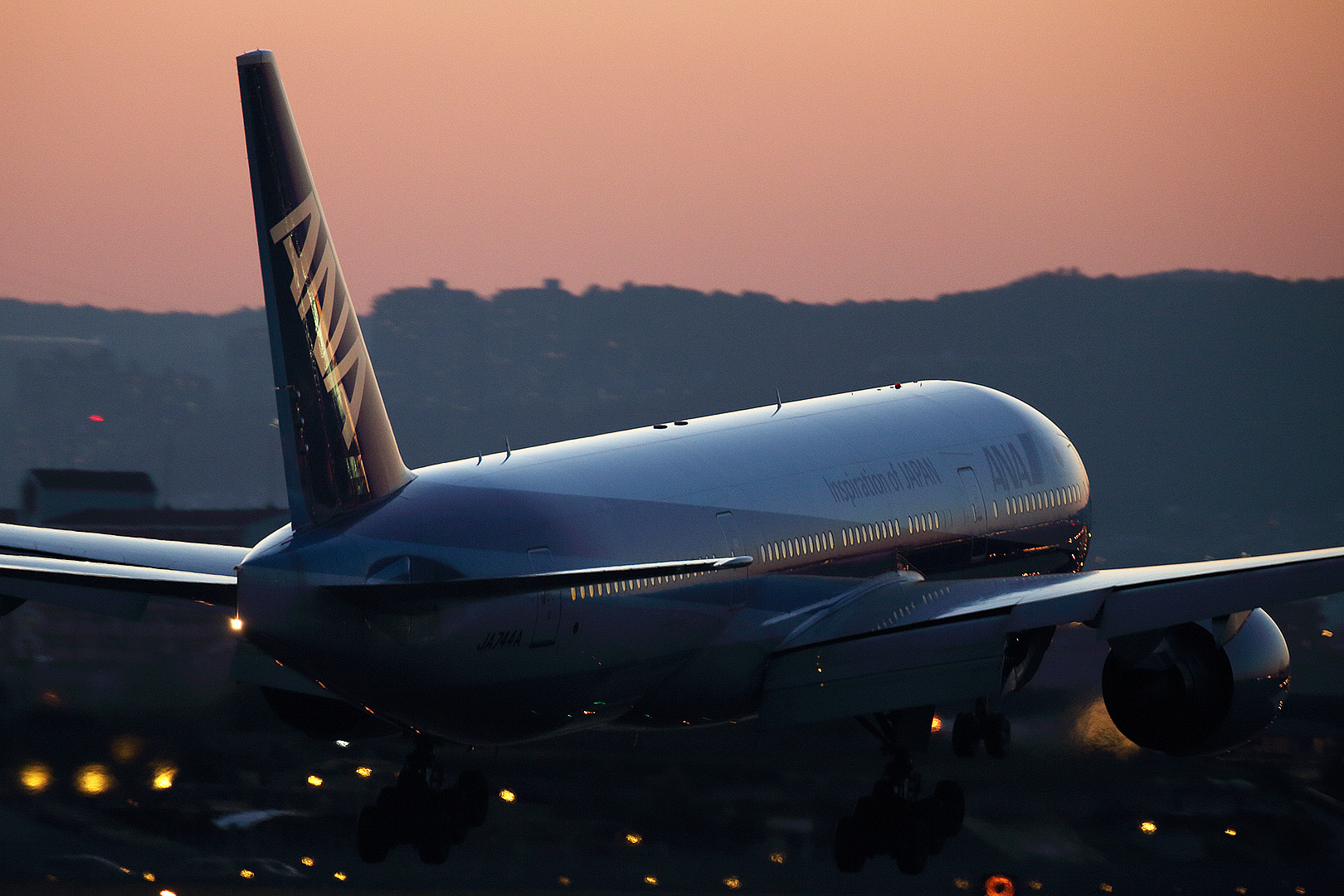 飛行機 夕焼け （伊丹空港　千里川 5/5）_a0003166_2295946.jpg