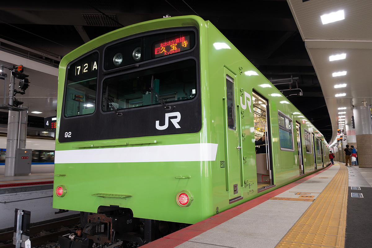 新大阪駅 おおさか東線の車両_a0003166_23015479.jpg