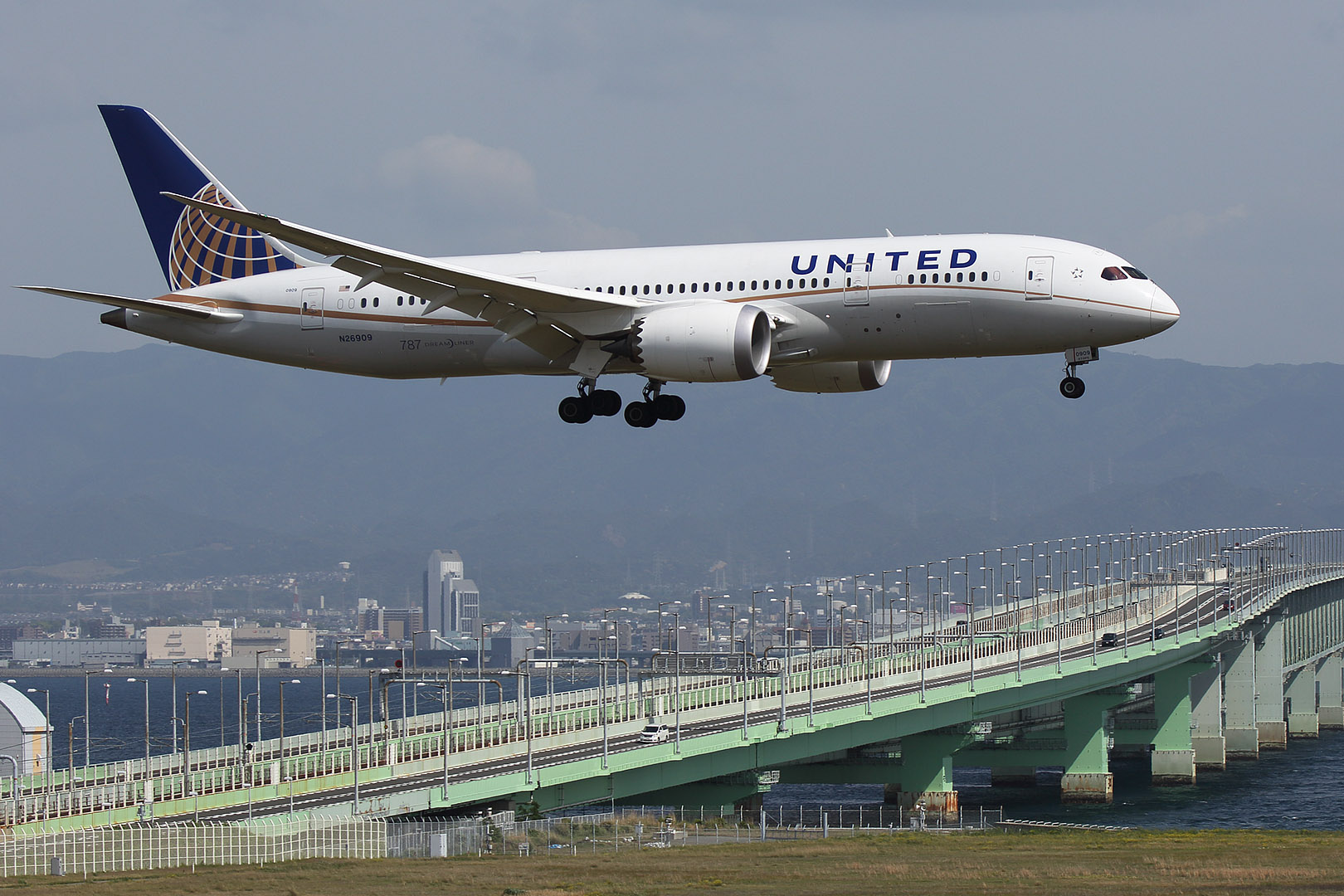 Ｂ７８７　（関空　５／６）_a0003166_230294.jpg