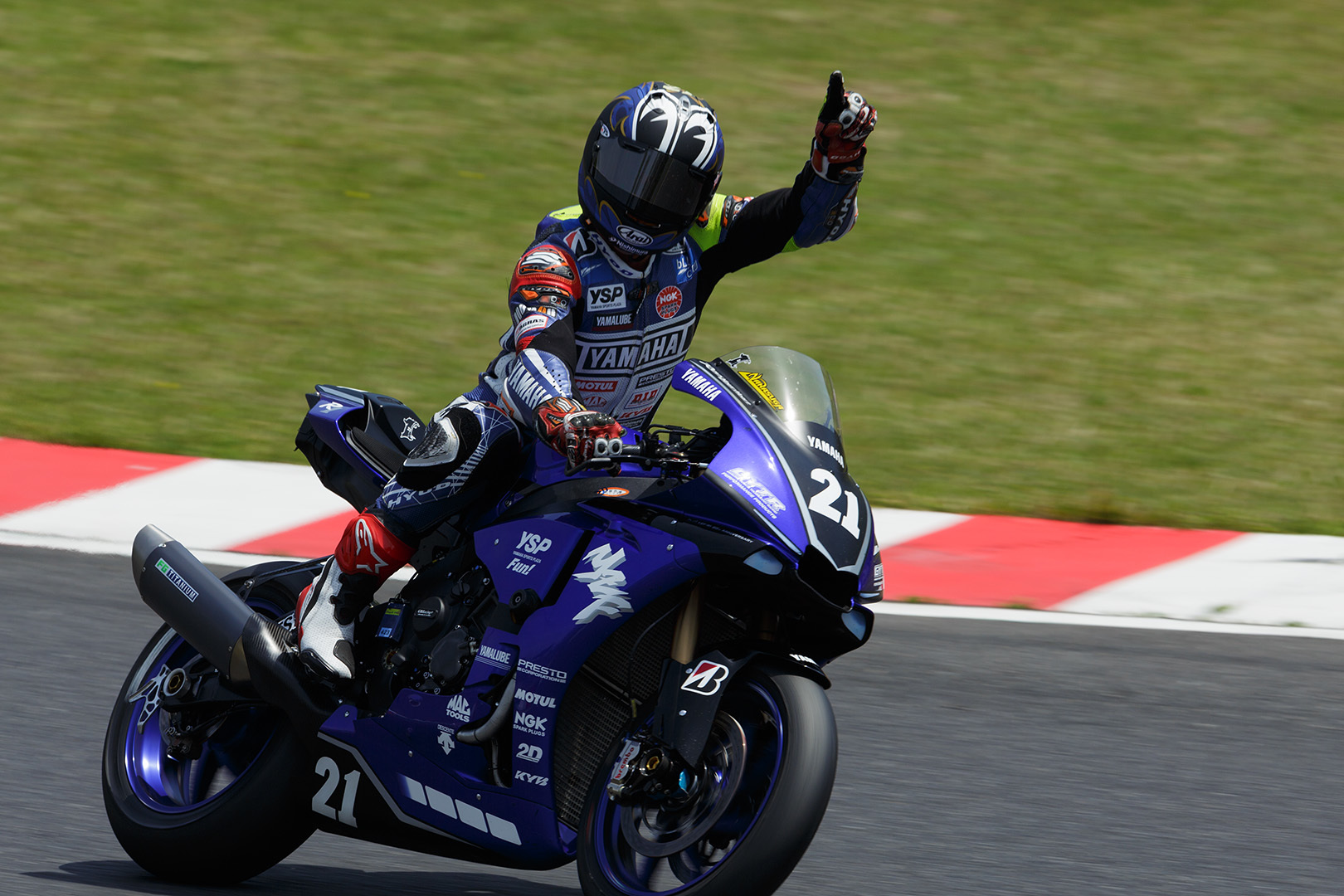 全日本ロードレース ＪＳＢ１０００（鈴鹿２＆４レース）_a0003166_23030868.jpg