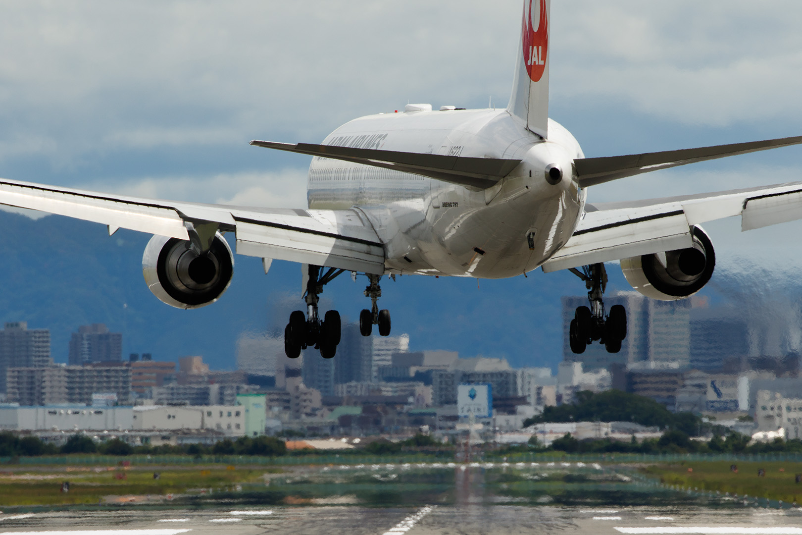 飛行機 （伊丹空港 １４）_a0003166_2314139.jpg