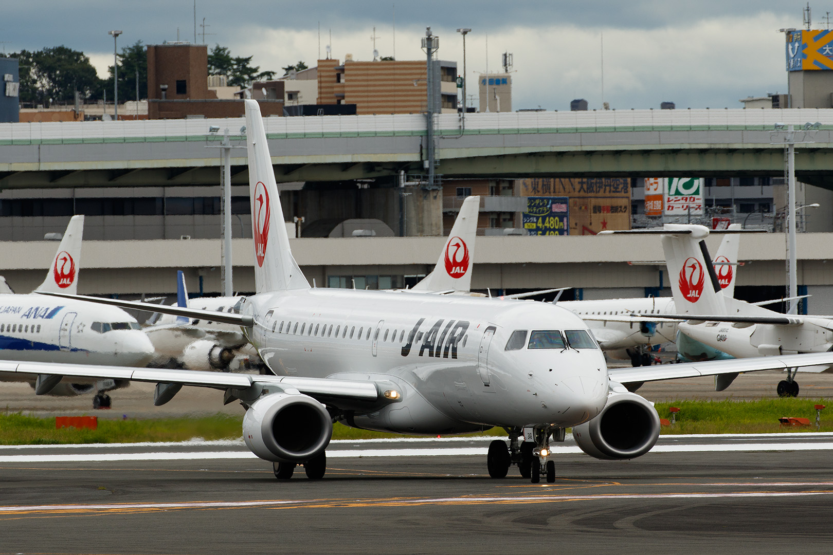飛行機 （伊丹空港 １４）_a0003166_2314279.jpg